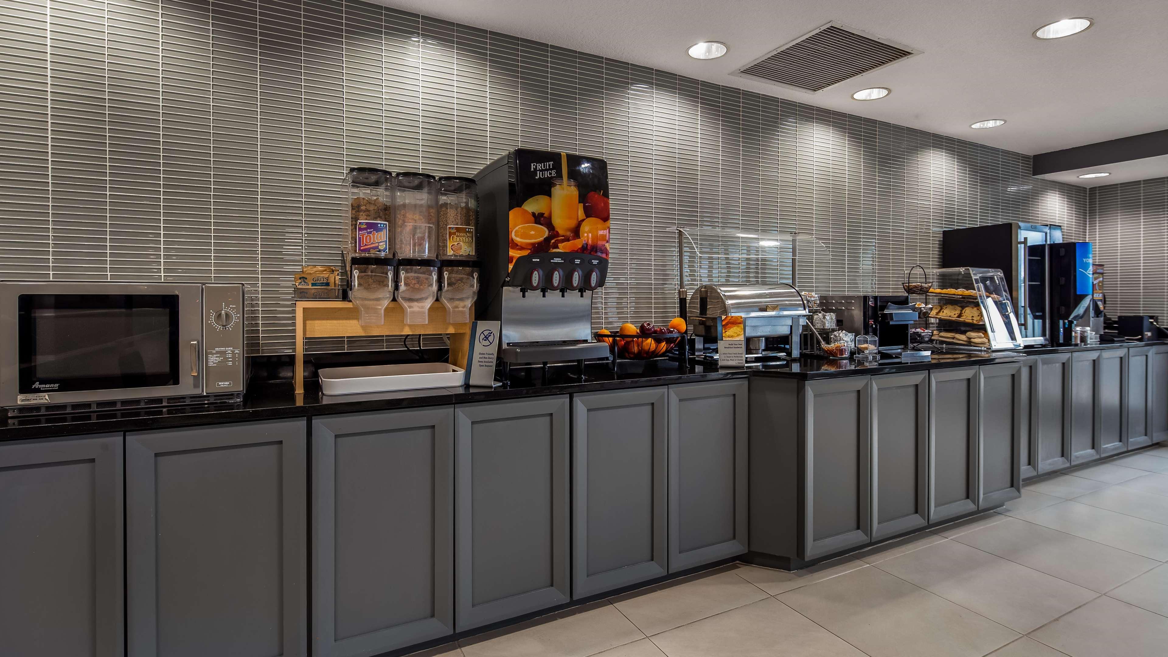 Best Western Plus New Caney Inn & Suites Экстерьер фото