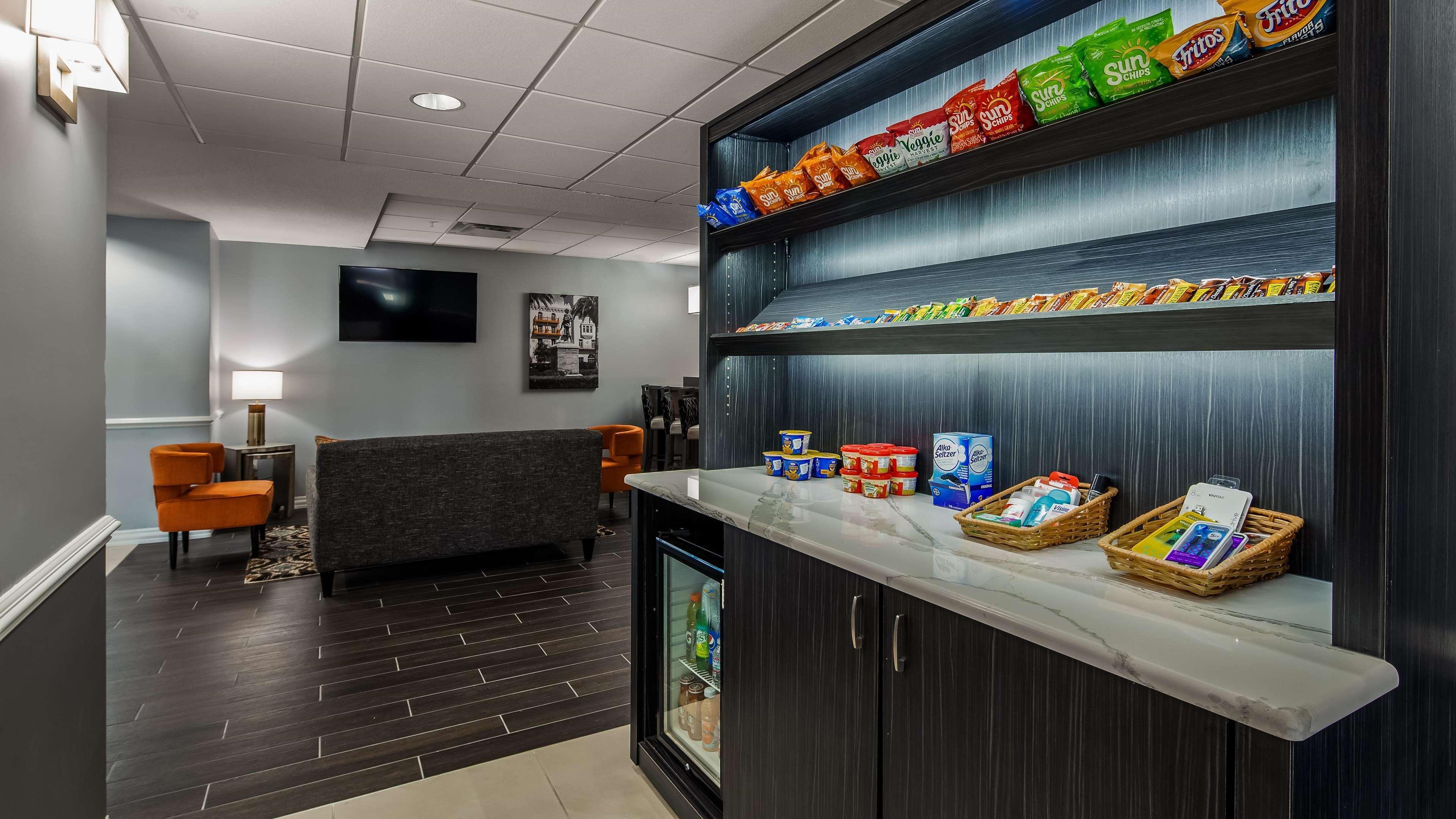 Best Western Plus New Caney Inn & Suites Экстерьер фото
