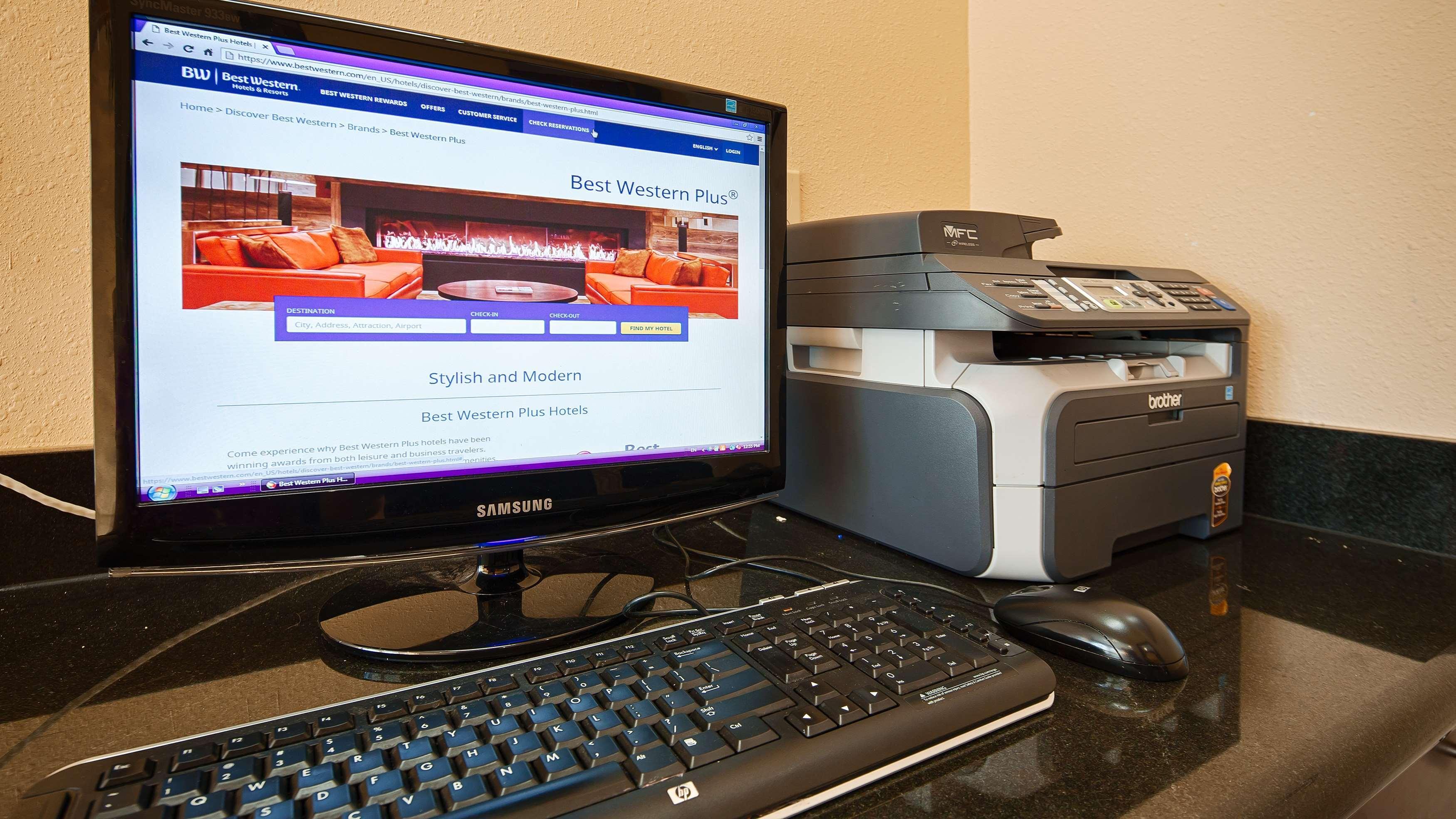 Best Western Plus New Caney Inn & Suites Экстерьер фото