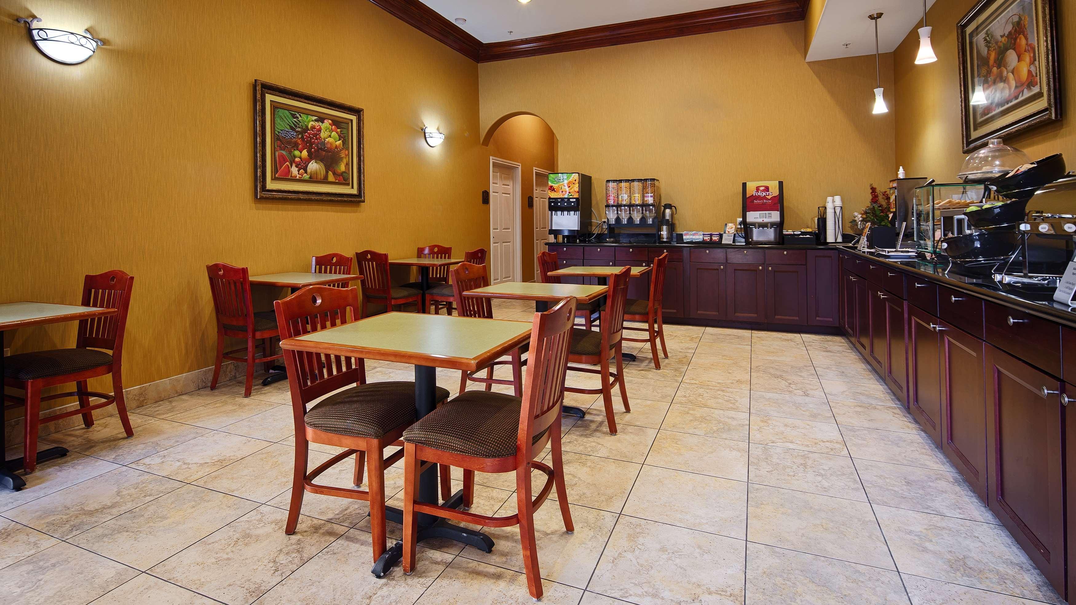 Best Western Plus New Caney Inn & Suites Экстерьер фото