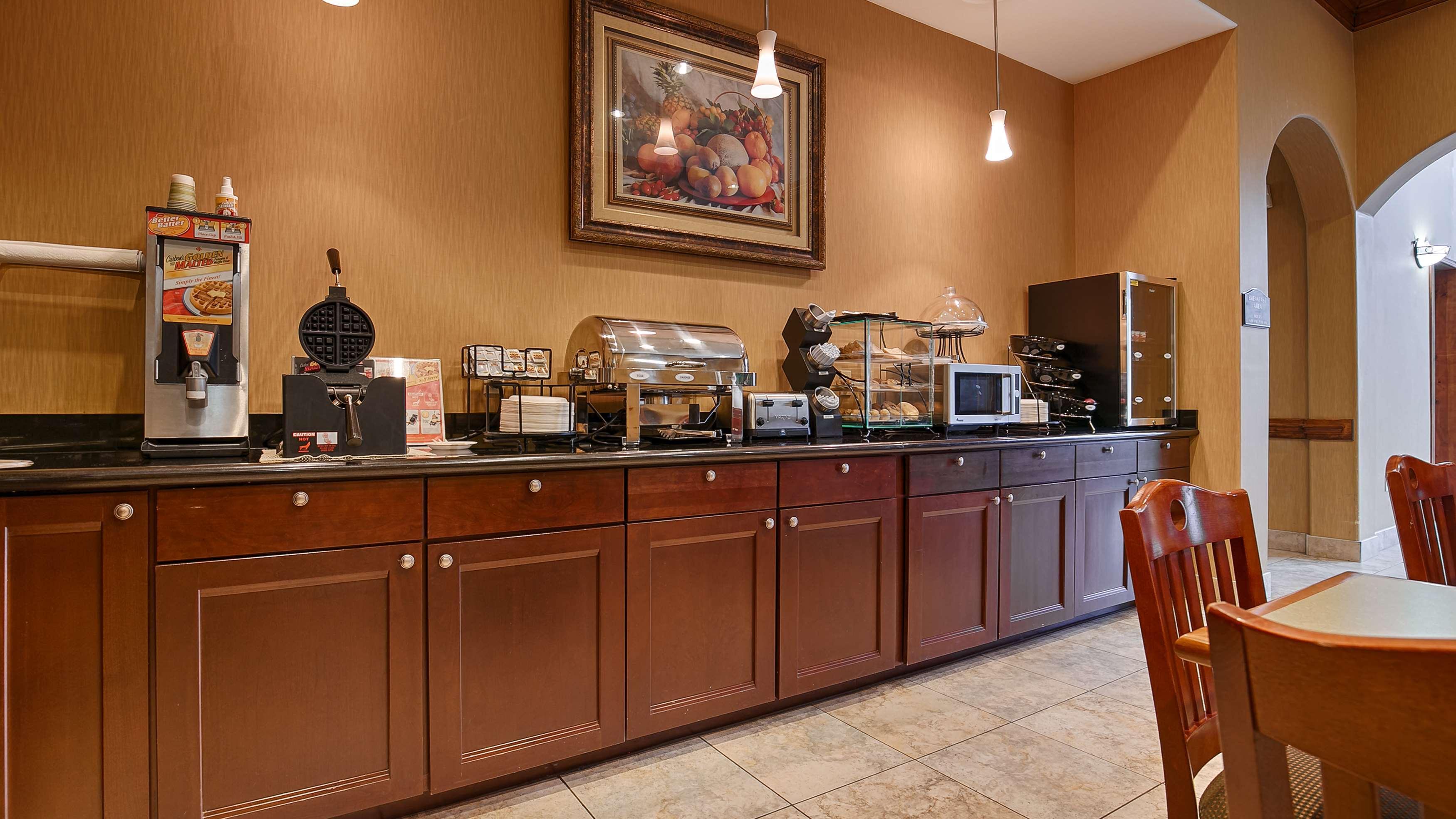Best Western Plus New Caney Inn & Suites Экстерьер фото