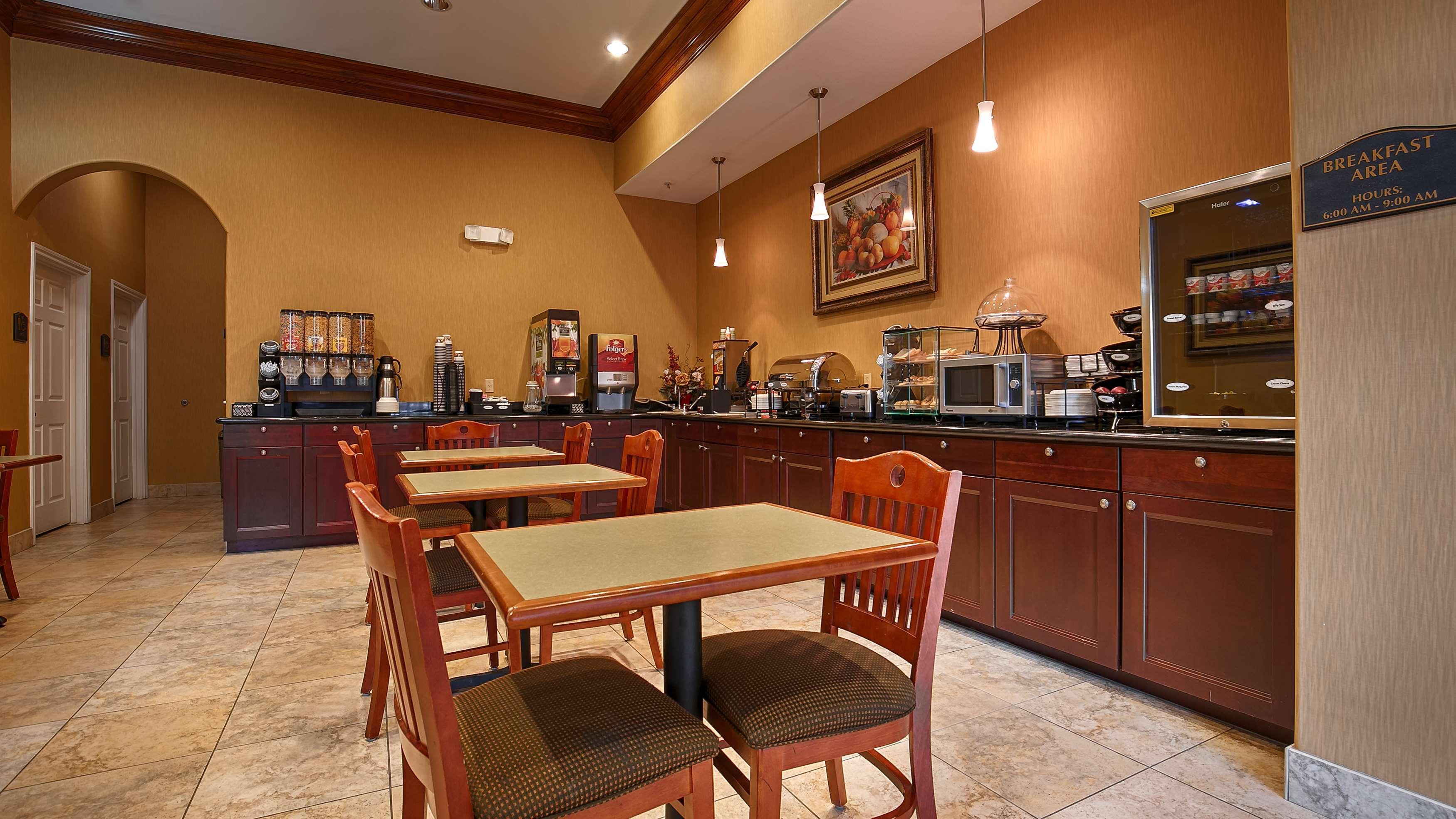 Best Western Plus New Caney Inn & Suites Экстерьер фото