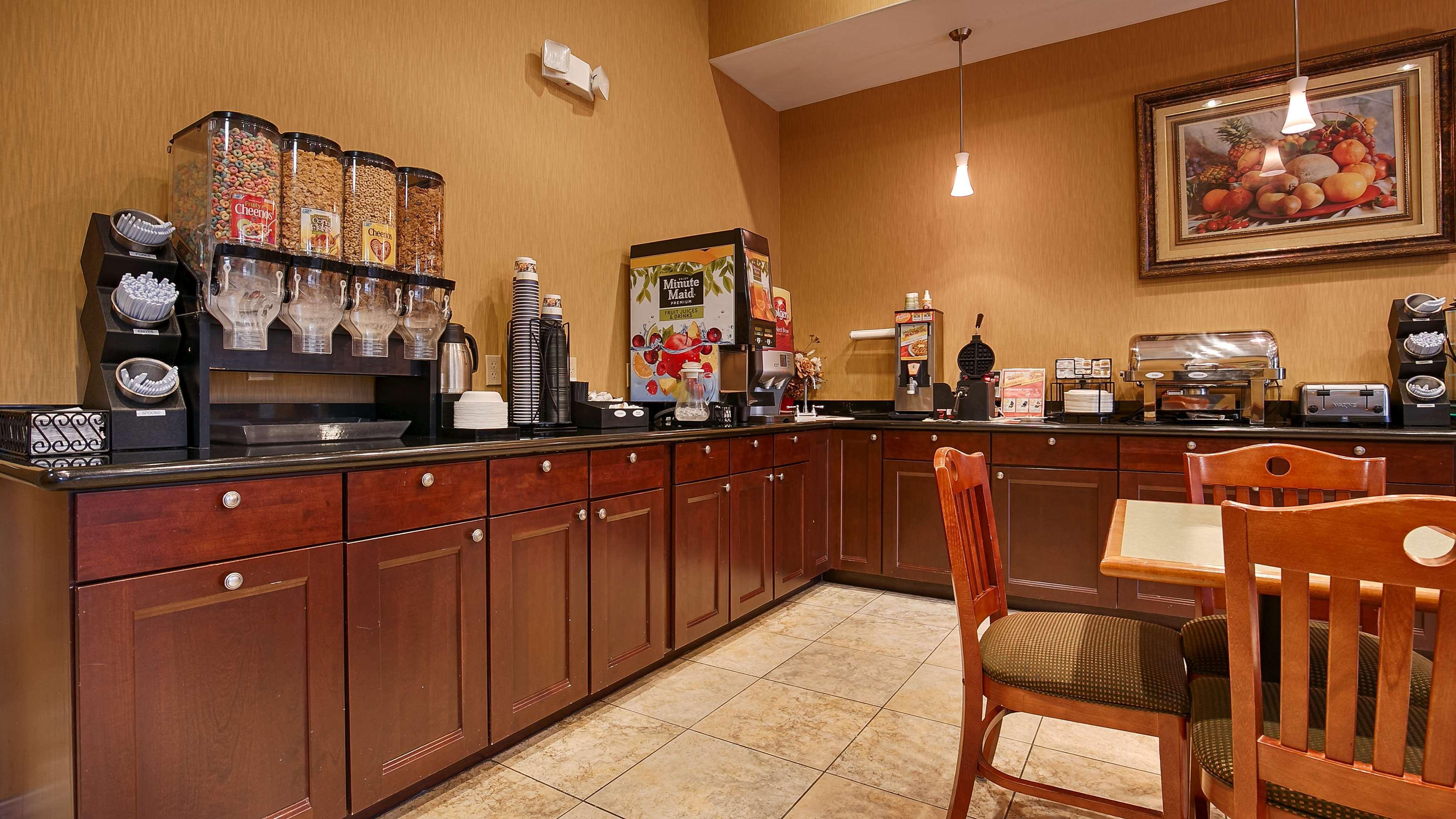 Best Western Plus New Caney Inn & Suites Экстерьер фото