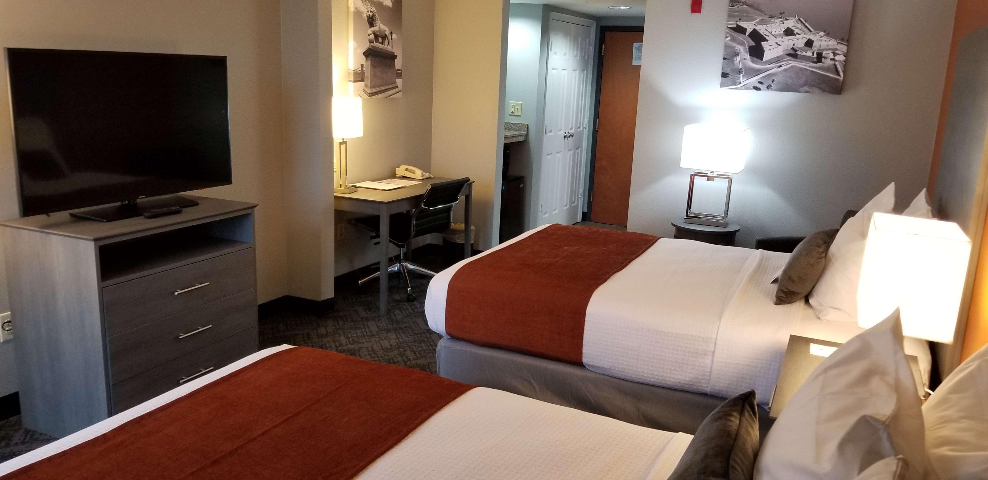 Best Western Plus New Caney Inn & Suites Экстерьер фото