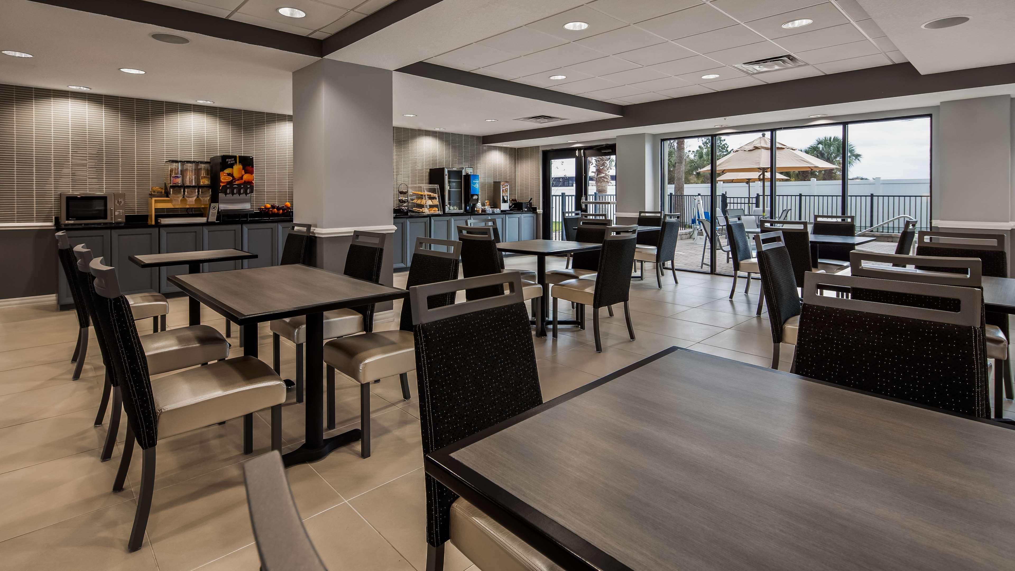Best Western Plus New Caney Inn & Suites Экстерьер фото